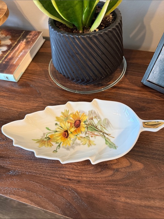 Old Nuremberg Other - Vintage Old Nuremberg Bavaria Germany Porcelain Leaf Dish Hand Painted Candy